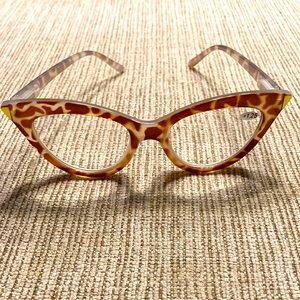 NWOT Reading glasses for women cat-eye style ladies readers +1.25 stylish frame